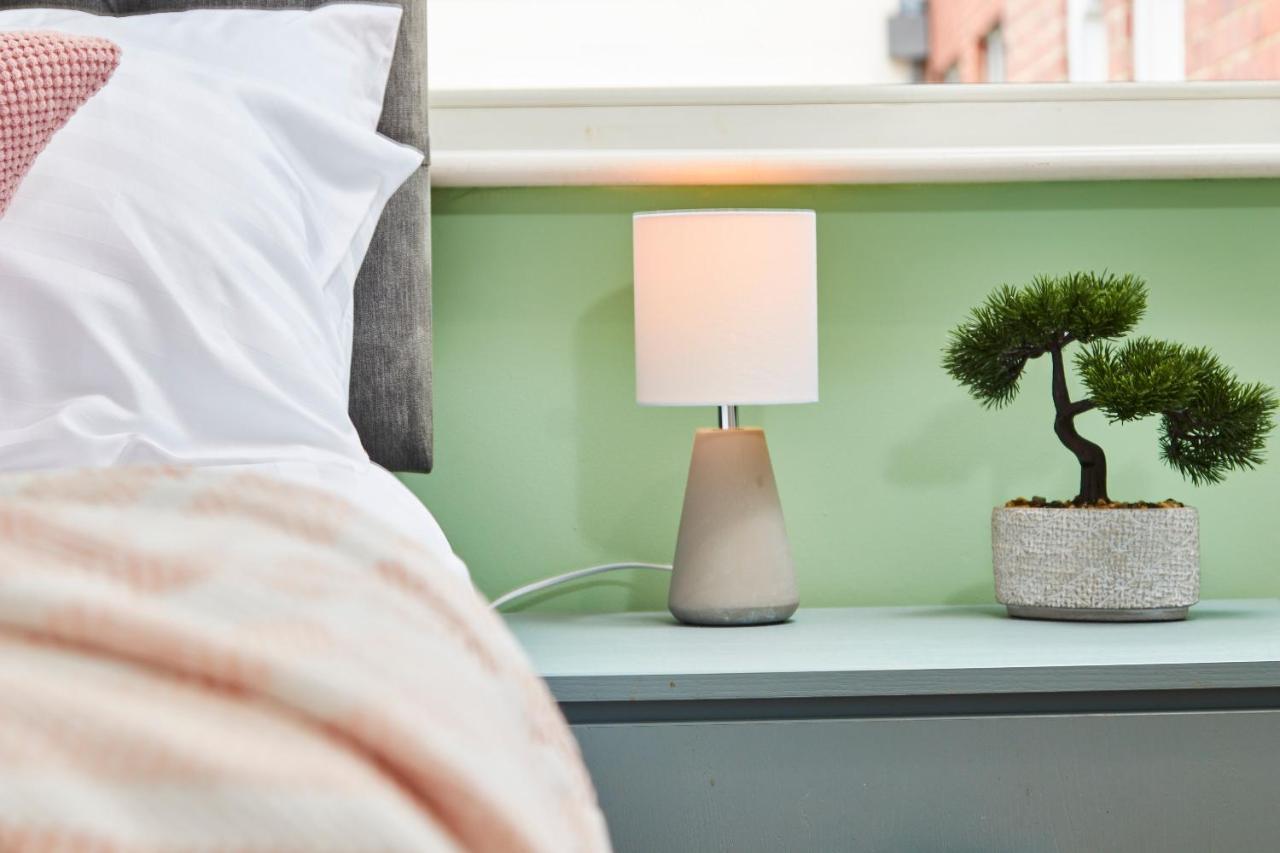 Stunning City Centre 3 Bed, 3 Bath - Sleeps 8! Lägenhet Leeds  Exteriör bild